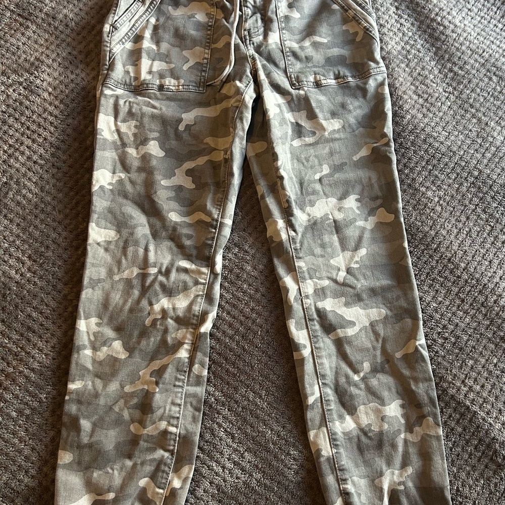 American Eagle Camouflage Cargo Pants
